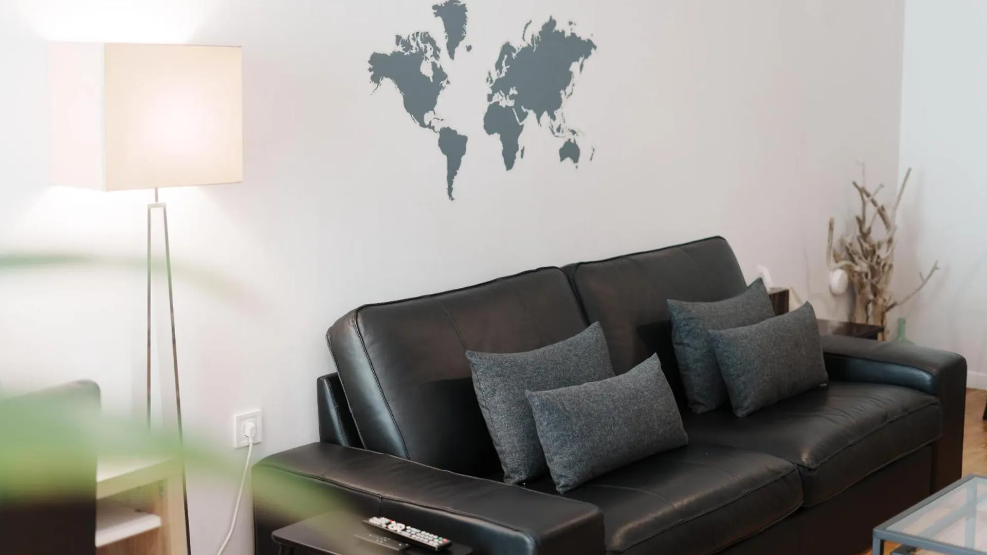 Spacious 82 M2 Two Bedroom Classy Apartment Near City Center Thessaloniki Greece